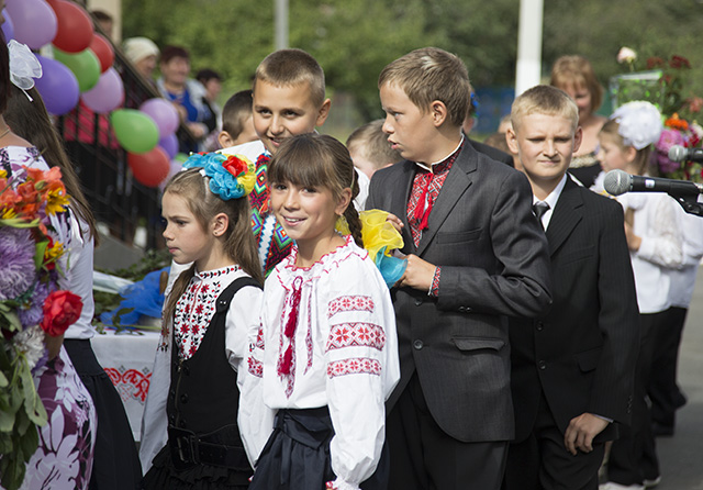 En festlig början på skolåret i Ukraina