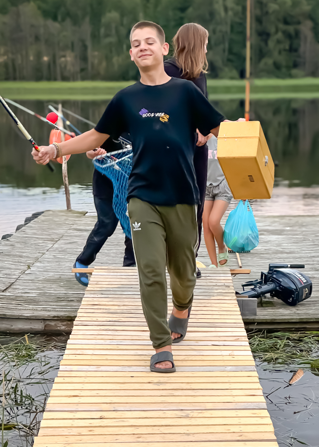 Minnen från sommar kollo i Sverige. Barnen älskade att fiska.